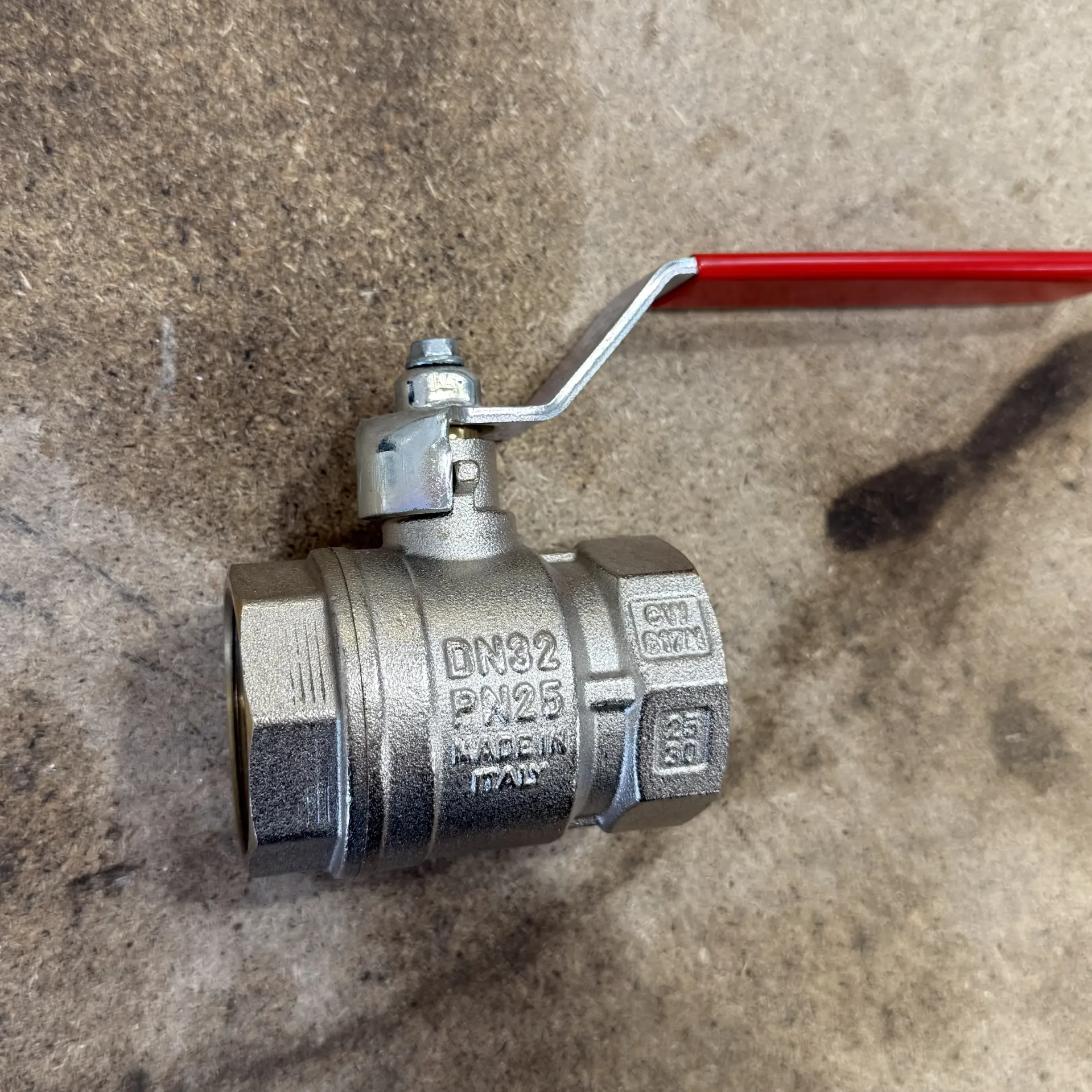[LPBV20] LOW PRESSURE BALL VALVE 1-1/4" BSP F/F