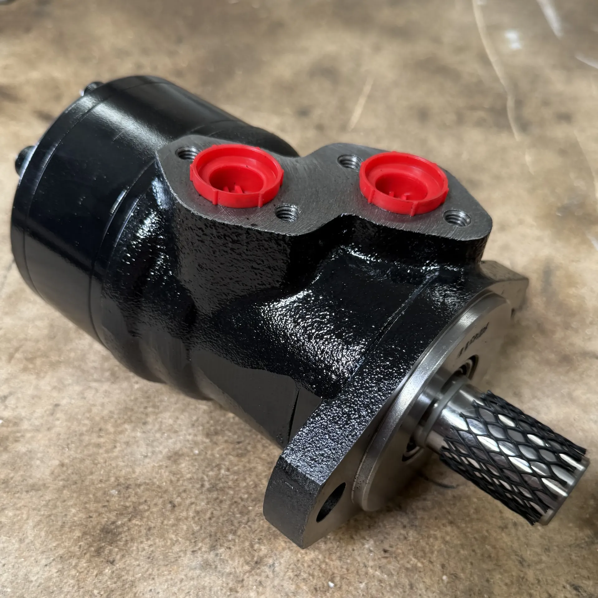[AWMP125M-CD] 125CC MOTOR 25MM SHAFT SAE A 2 BOLT FLANGE 1/2 PORTS CASE DRAIN