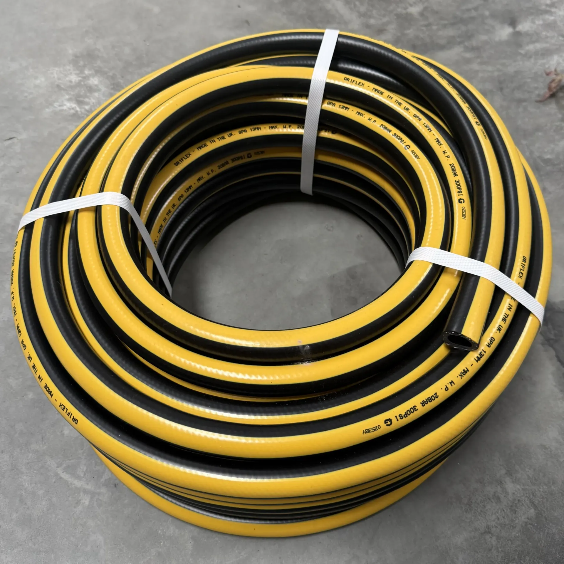 AIR HOSE BLACK AND YELLOW 20 BAR 13MM I/D EQUIV TO POLIPO